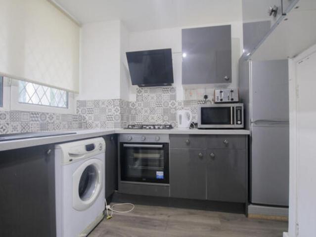 Maisonette for rent in Cat Hill