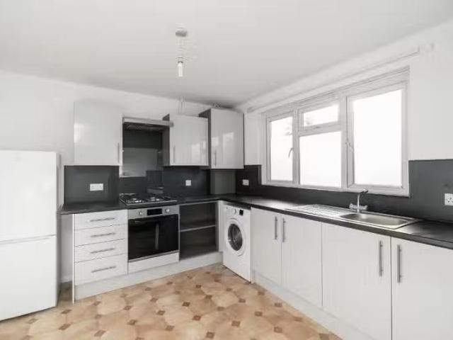 House for rent in Perryfields, West Sussex
