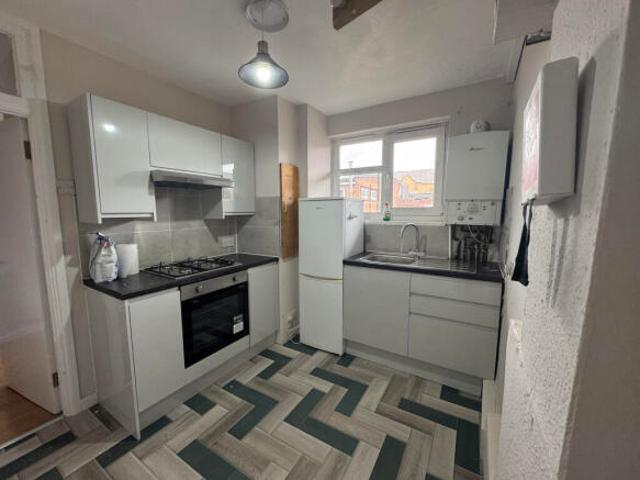 Maisonette for rent in Cat Hill