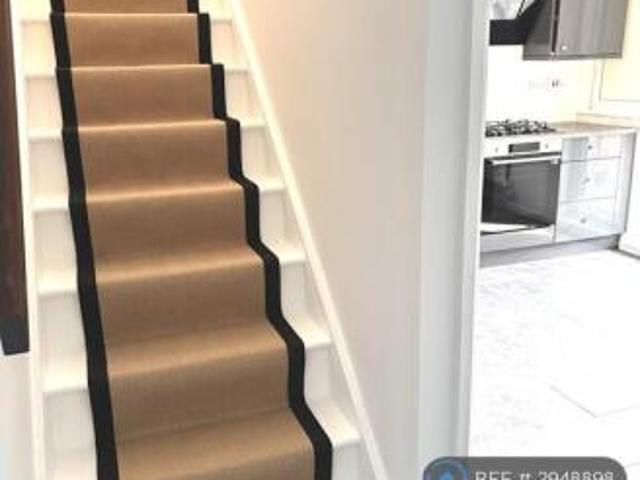 Maisonette for rent in Cat Hill