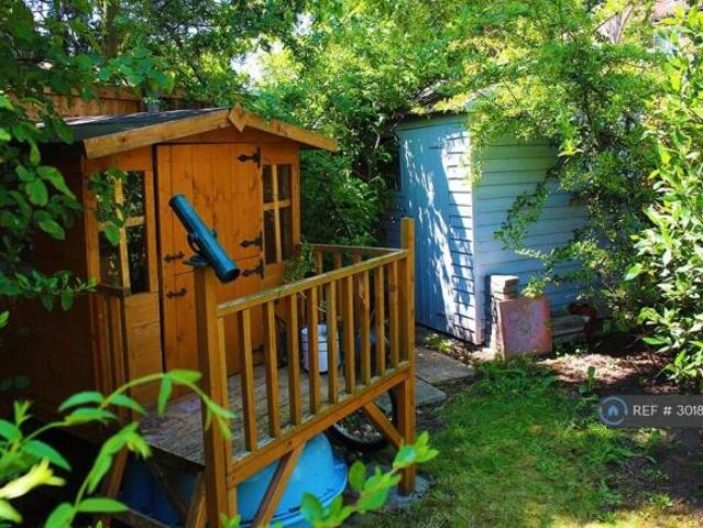 Maisonette for rent in Cat Hill