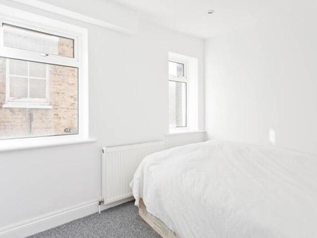 Maisonette for rent in Cat Hill