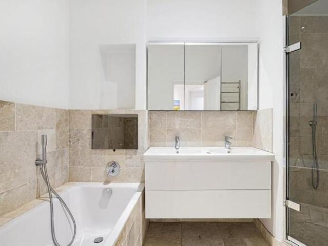 Maisonette for rent in Cat Hill, England