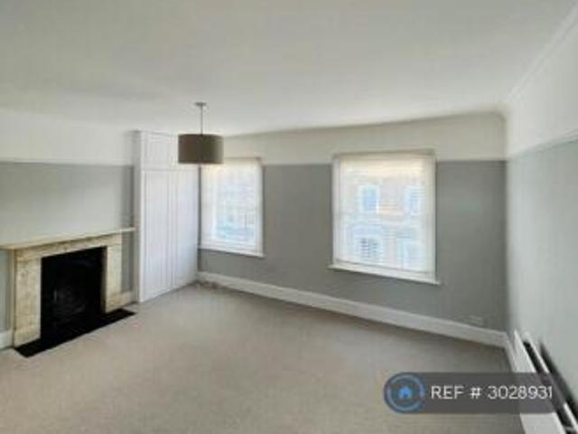Maisonette for rent in Cat Hill