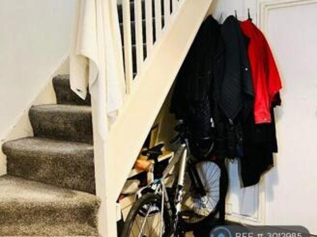 Maisonette for rent in Cat Hill