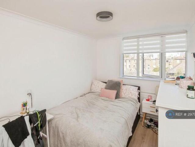 Maisonette for rent in Cat Hill