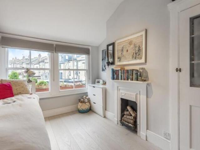 Maisonette for rent in Cat Hill