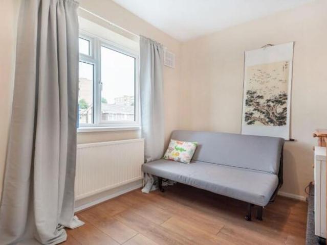 Maisonette for rent in Cat Hill