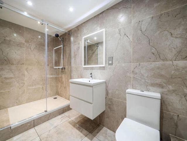 Maisonette for rent in Cat Hill, England