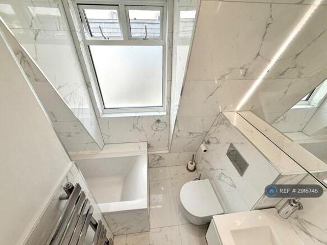 Maisonette for rent in Cat Hill
