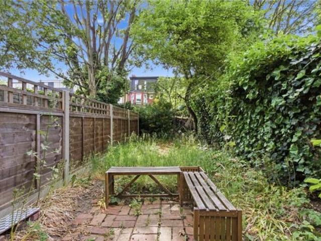 Maisonette for rent in Cat Hill
