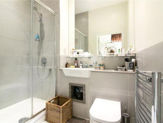 Maisonette for rent in Acton, Greater London