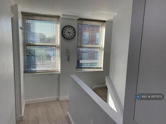 Maisonette for rent in Cat Hill