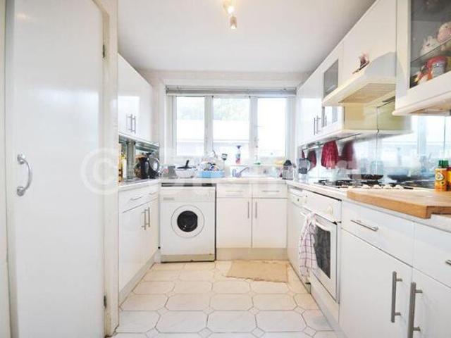 Maisonette for rent in Cat Hill