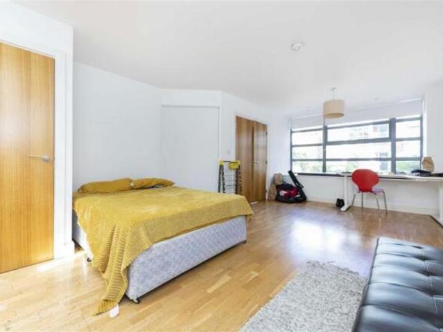 Maisonette for rent in London Borough of Tower Hamlets, Greater London
