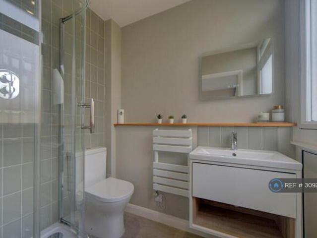 Maisonette for rent in Cat Hill, England