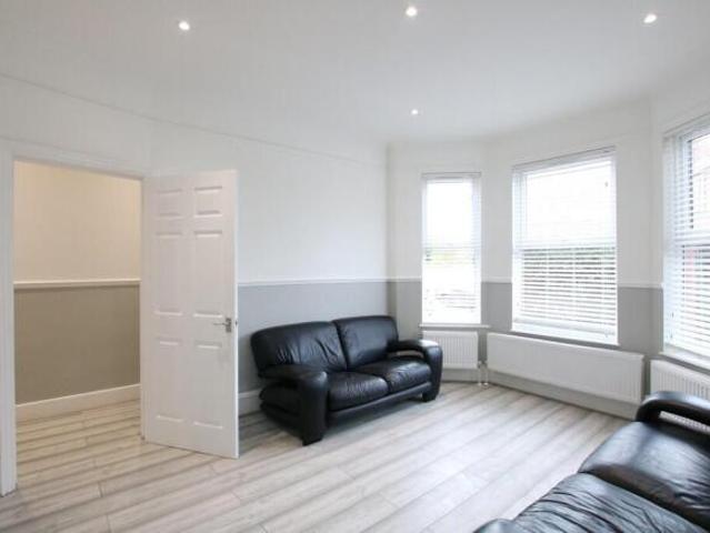 Maisonette for rent in Cricklewood, Greater London