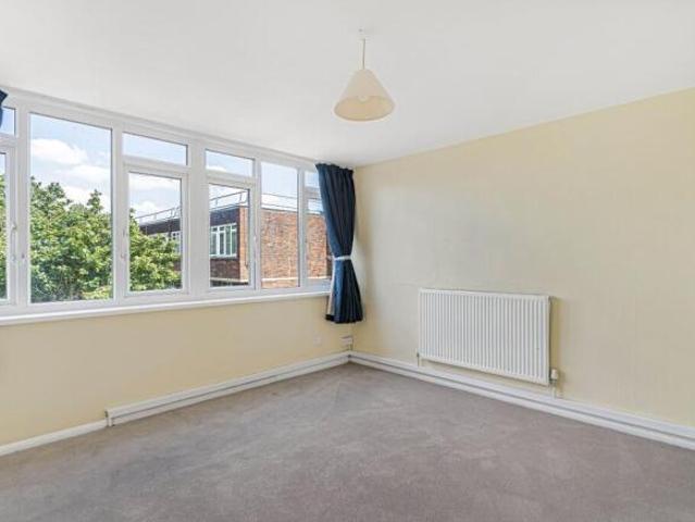Maisonette for rent in Cat Hill