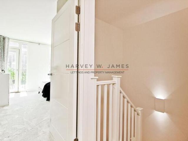 Maisonette for rent in Cat Hill