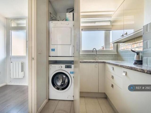Maisonette for rent in Cat Hill