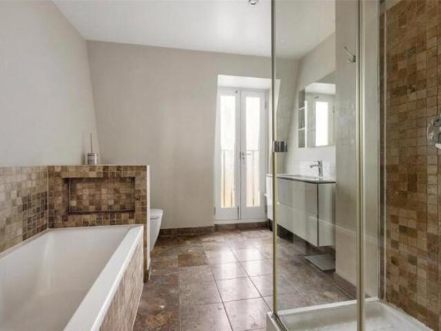 Maisonette for rent in Cat Hill