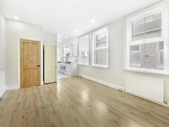 Maisonette for rent in Tooting, Greater London