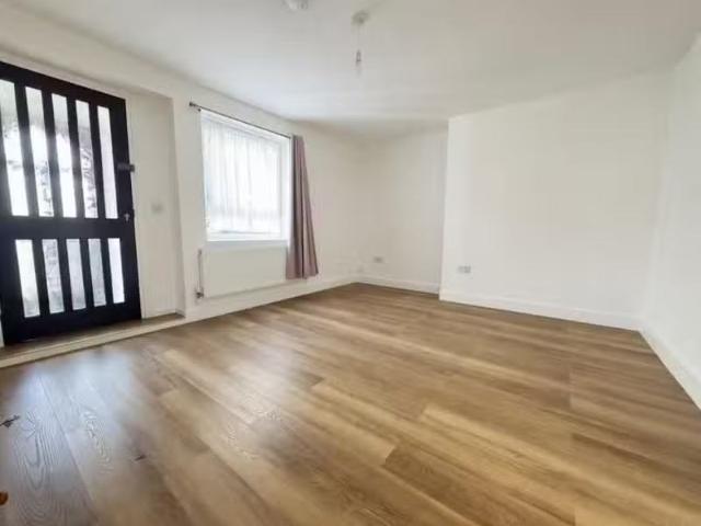 House for rent in Cat Hill, Greater London