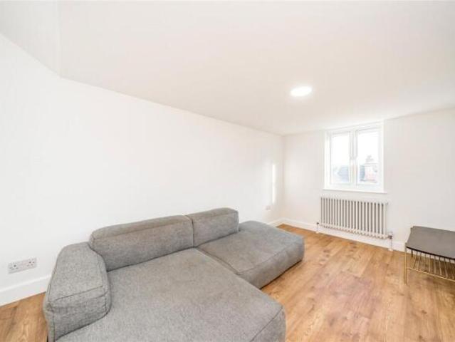 Maisonette for rent in Cat Hill, England