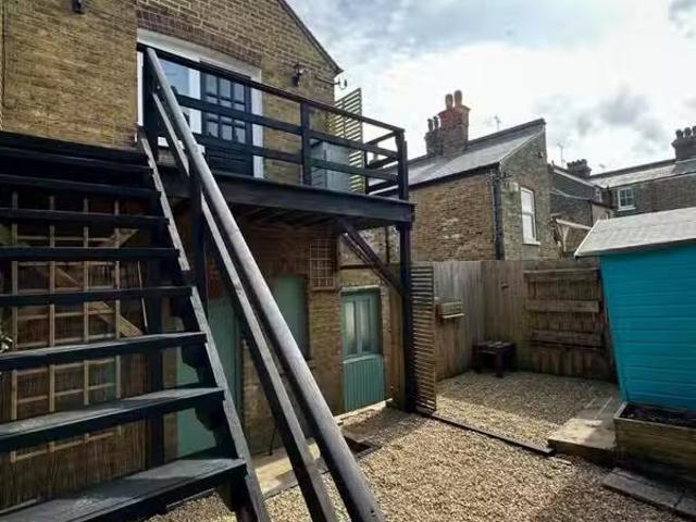 House for rent in Upton, Acol
