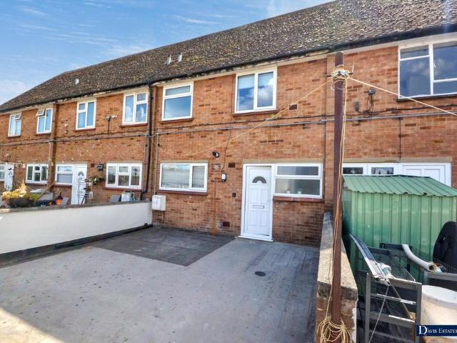 Flat for sale in Pot Kilns, Greater London