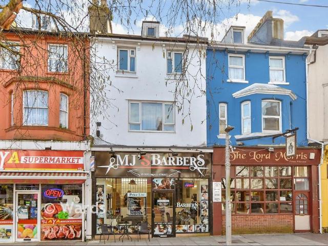 Flat for sale in Folkestone