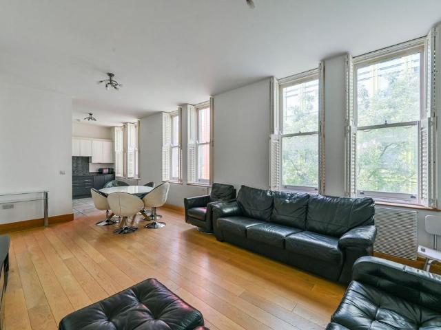 Flat for sale in Saint Giles, Bloomsbury