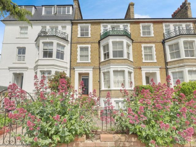 Flat for sale in Southend-on-sea, Milton