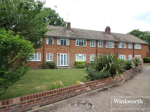 Flat for sale in Elstree and Borehamwood, Elstree