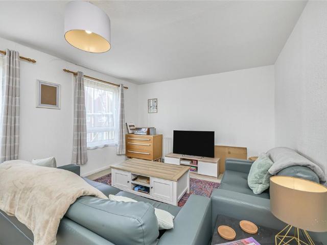 Flat for sale in Balham, Greater London