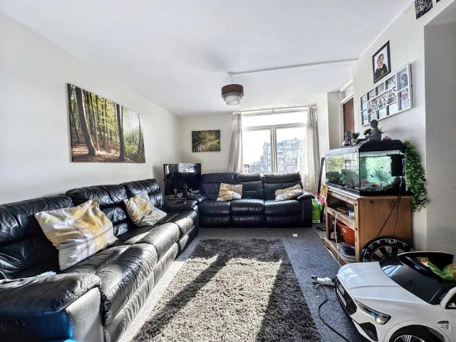 Flat for sale in Sulgrave, Washington