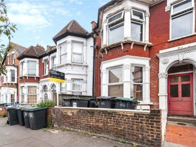 Flat for sale in Harringay, Greater London