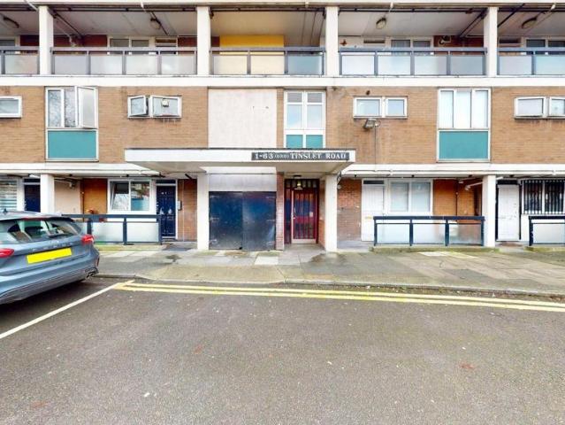 Flat for sale in Stepney, Greater London