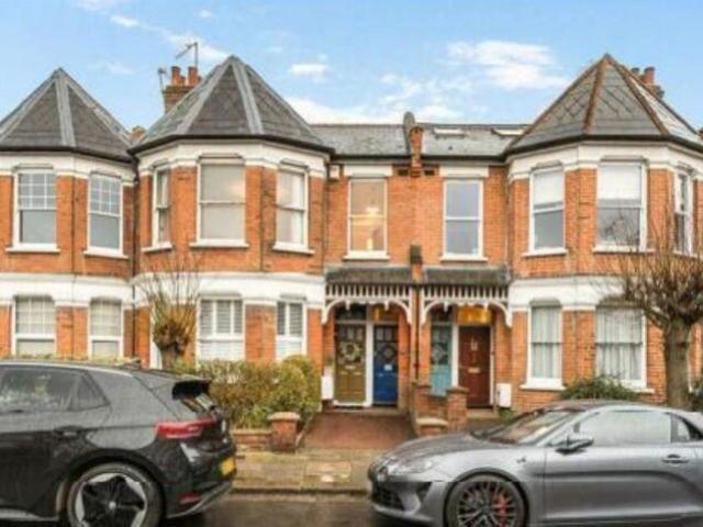 Flat for sale in Finchley, Greater London