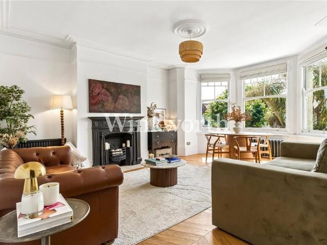 Flat for sale in Palmers Green, Greater London