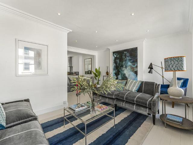 Flat for sale in Kensal Town, Bayswater