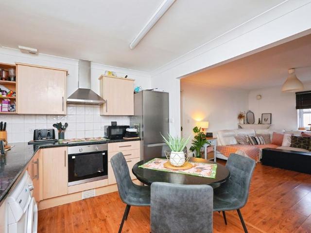 Flat for sale in Folkestone