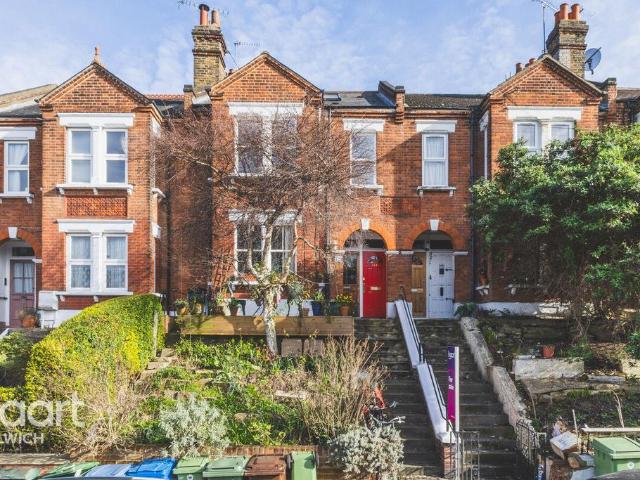 Flat for sale in East Dulwich, Greater London