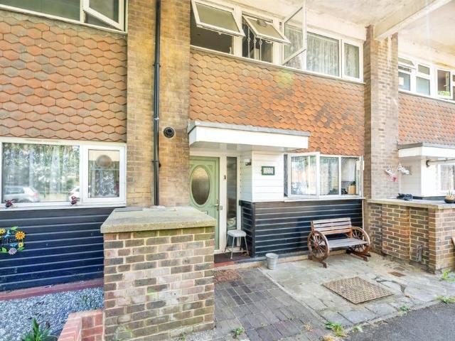 Flat for sale in Rose Green, Clapham