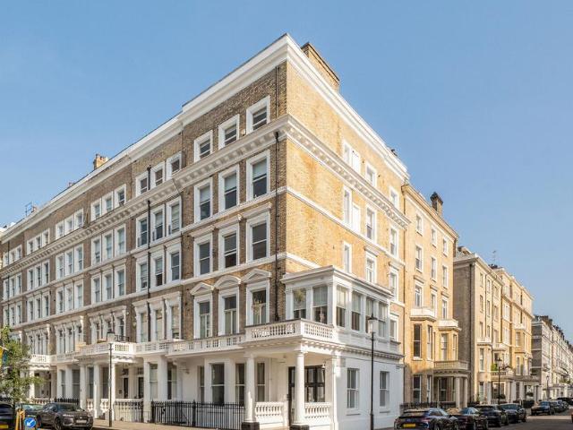 Flat for sale in South Kensington, Greater London