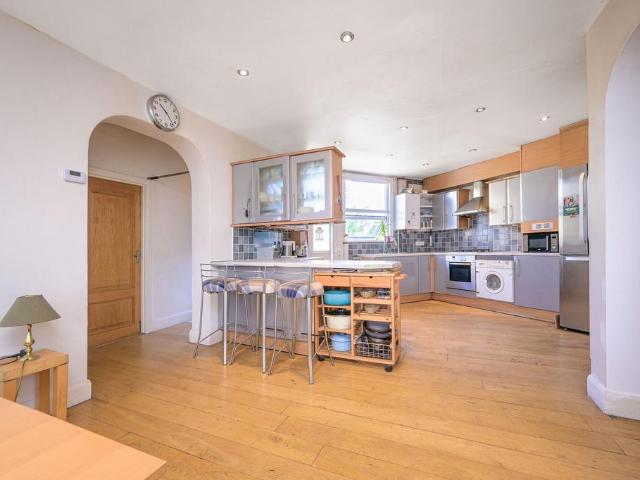 Flat for sale in Woodside Park, Greater London