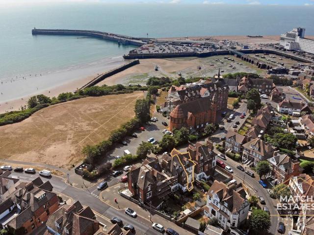 Flat for sale in Folkestone