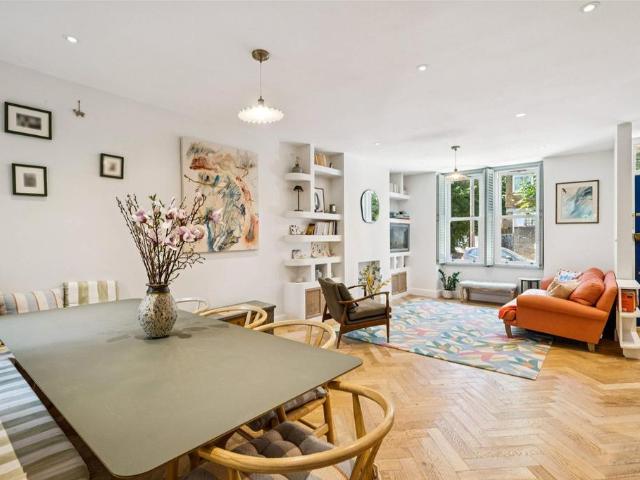 Flat for sale in West Kensington, Greater London