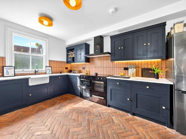 Flat for sale in Blenheim Gardens Estate, Greater London