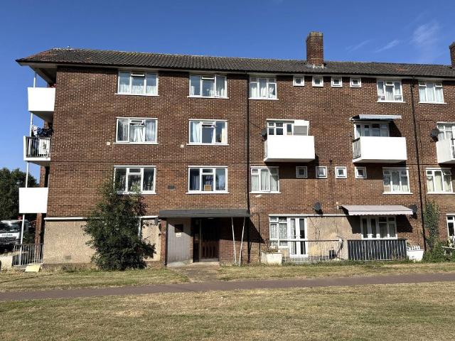 Flat for sale in Marks Gate, Greater London